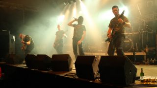 Houwitser「Stabbing Overdose」の歌詞を和訳♪過剰に突き刺す衝動は抑えられない!!