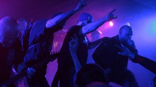 Houwitser「I Shape The Suffering」の歌詞を和訳♪俺を悩ませる壊滅願望を甘やかす為に、罰を与える!!